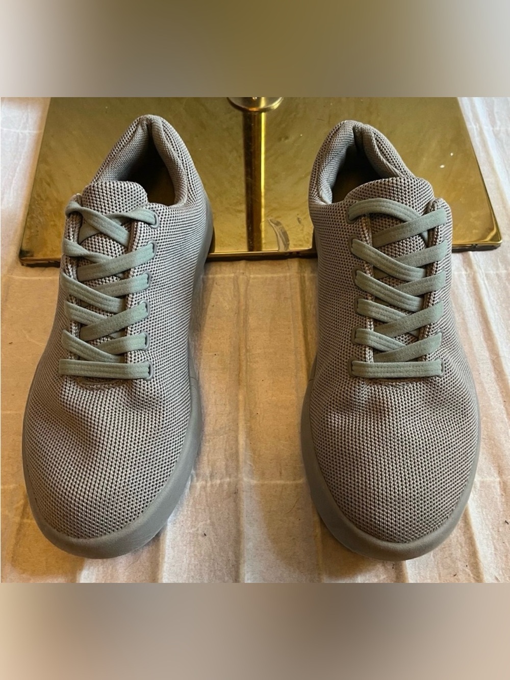 Atoms Sneakers. Unisex Grey Minimalist Size 6 M & 7.5 W Made In South Korea